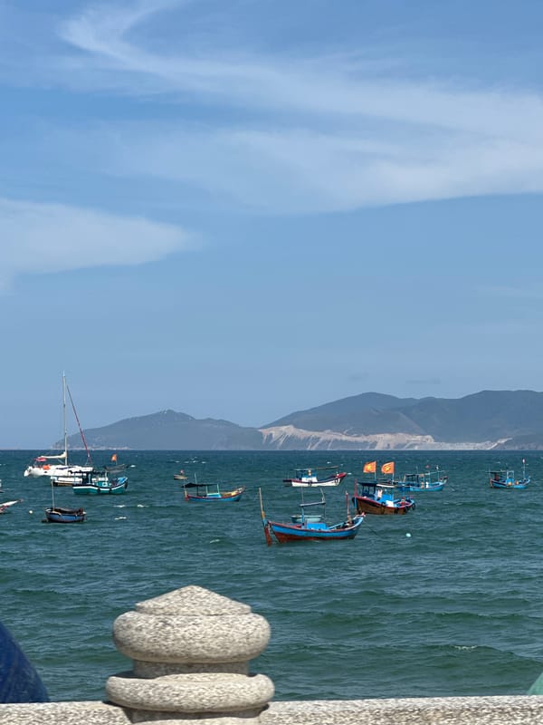 Morning coastal scenes captured in Bac Nha Trang Ward
