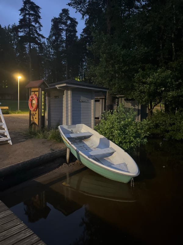 Evening lakefront scenes documented in Vantaa, Finland