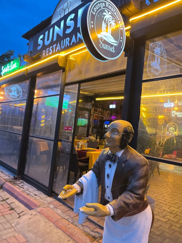 Evening scenes from Alanya waterfront promenade captured by witnesses