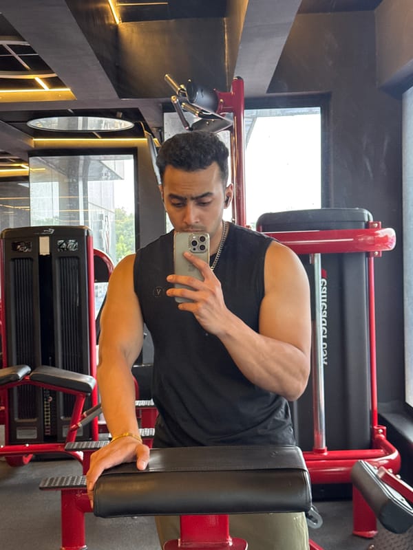 Workout session at a Kolkata gym — lifts, planks, and mirror selfies