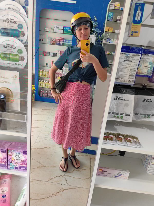 Morning life glimpses documented in Bai Chay Ward, Vietnam