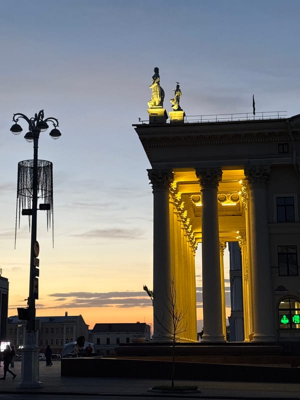 Evening commute documented in central Minsk during dusk hours