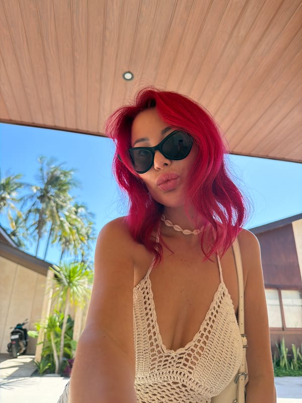 Selfie session at a tropical Kuta outdoor spot