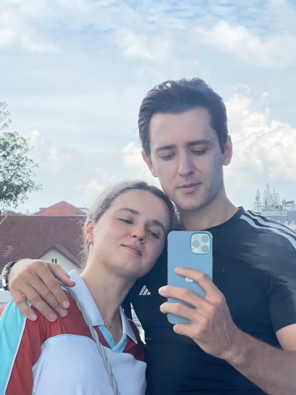 Morning scenes captured in Đà Lạt: selfies, traffic, motorcyclist