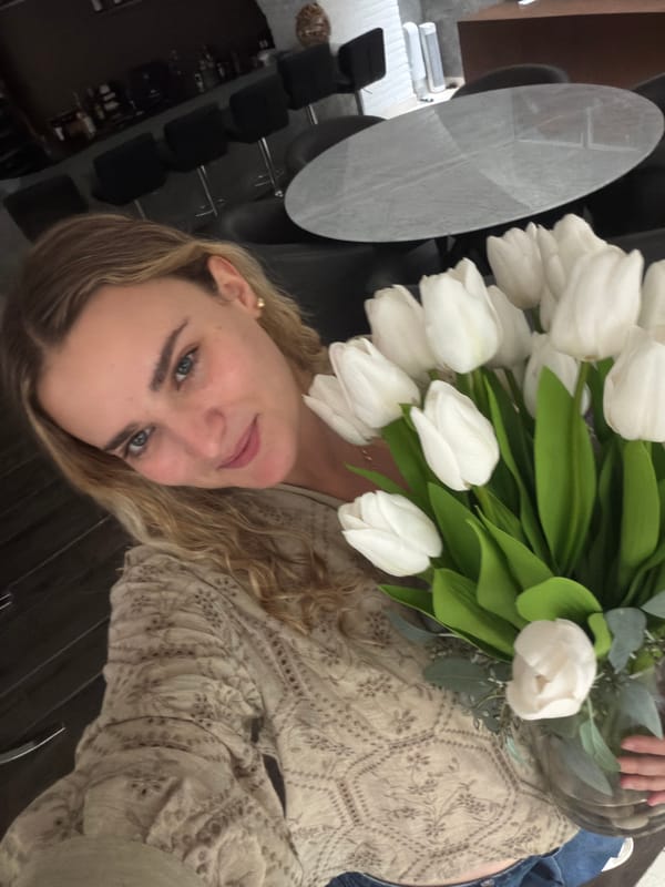 Woman poses with white tulips in Mexico photo session