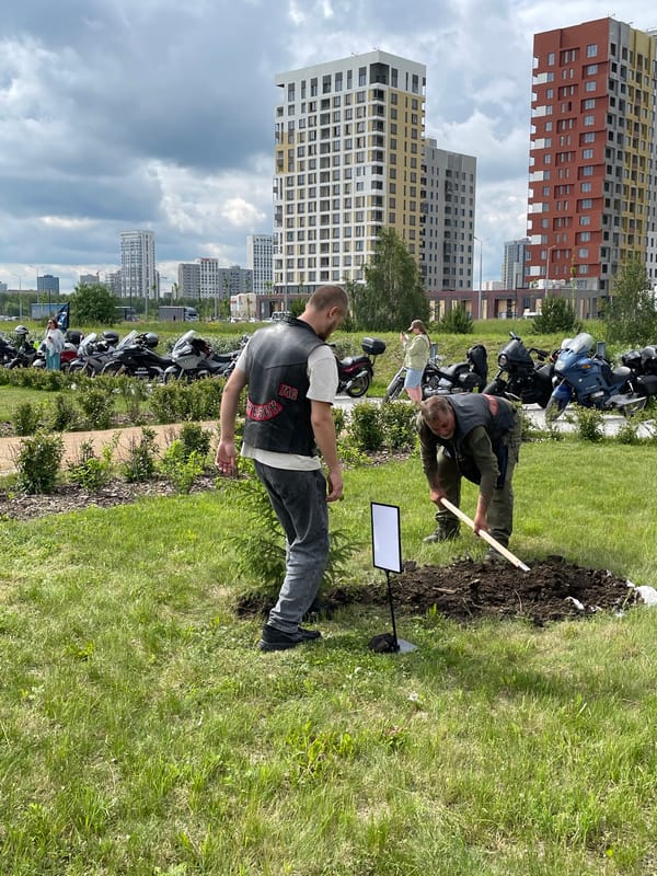 Community tree planting ceremony draws dozens in Yekaterinburg district