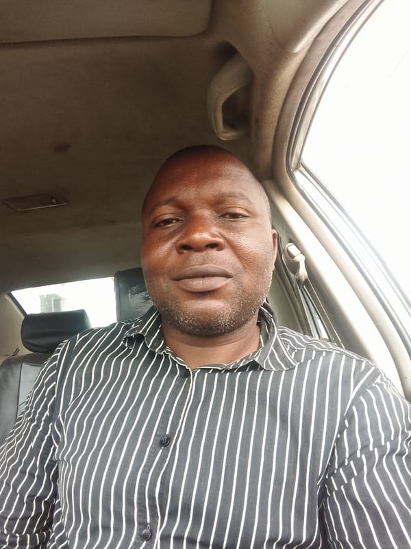 Man takes car selfie in Lokoja, Nigeria