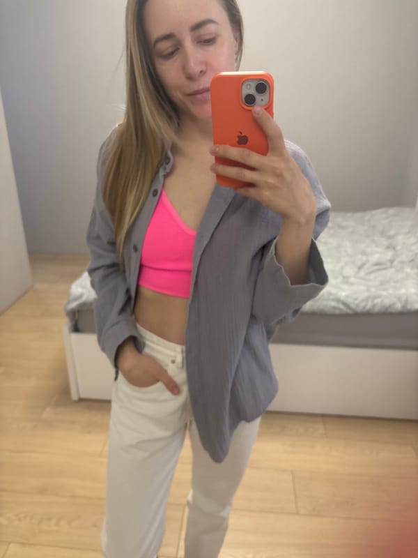 Woman documents morning routine in Chaikovsky bedroom over 35 minutes