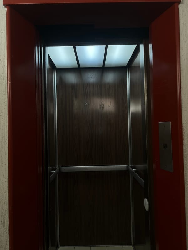 Elevator interior photographed from below in Mexico City