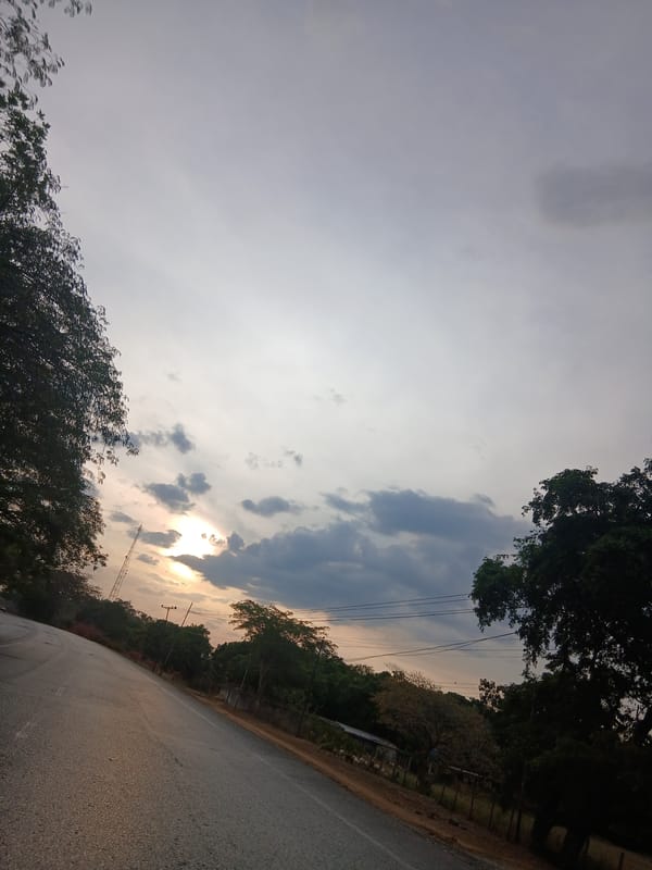 Evening street scene documented in Lomas del Viento, Venezuela