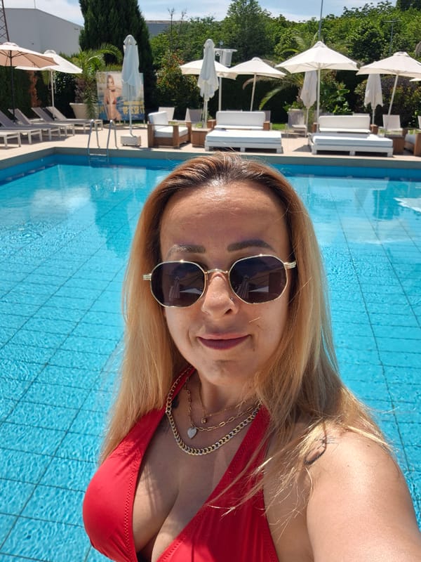 Pool and resort morning, selfies and coffee in the sun