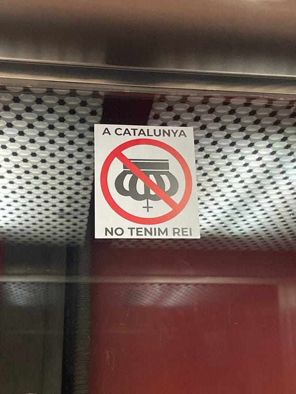 Anti-monarchy sticker spotted in Barcelona displays Catalan message