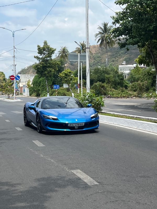 Blue Ferrari spotted on street in Bắc Nha Trang