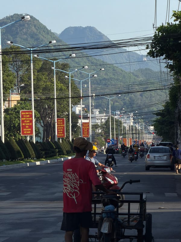 Street food vendors and daily life in Nha Trang