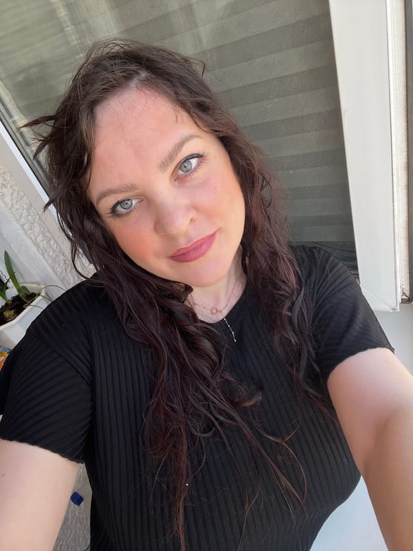 Woman documents morning routine and spring walk in Noviy, Russia