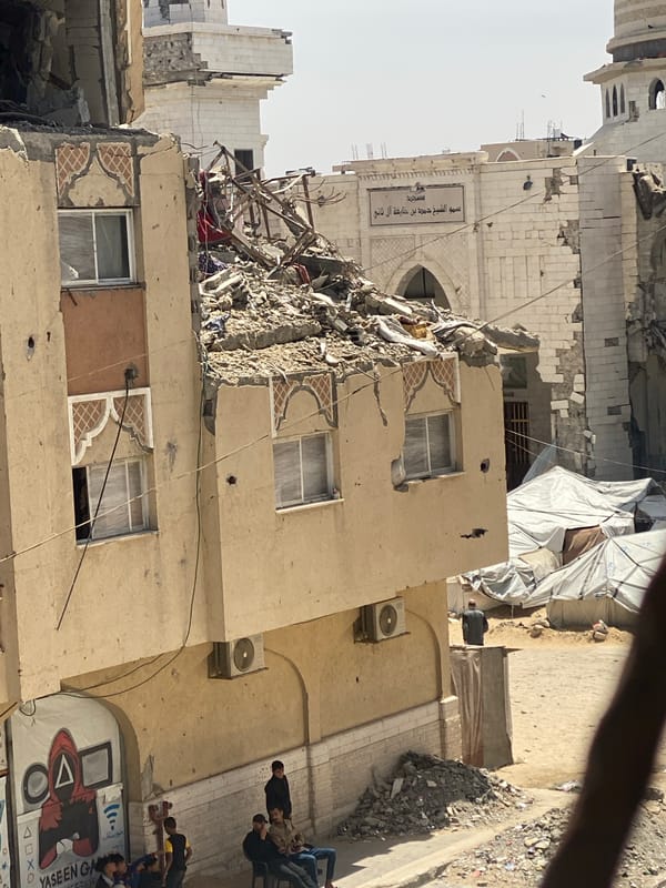Khan Yunis residents document destruction and daily life amid rubble