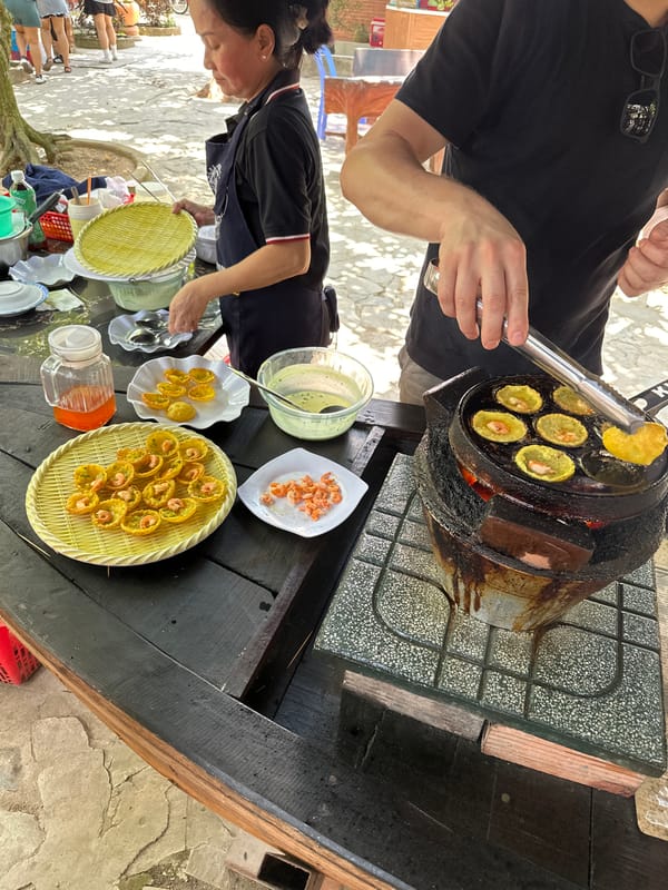 Street vendor prepares golden pancakes in Tân Thạch, Vietnam