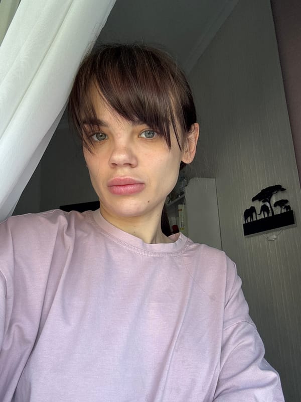 Woman takes bathroom selfies in Rostov-on-Don