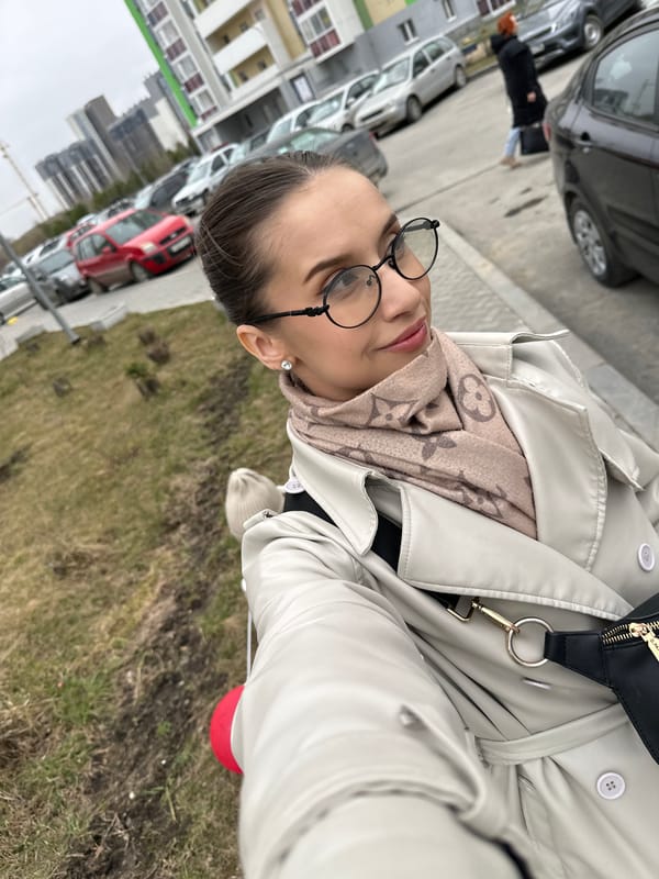 Everyday moments captured across Yekaterinburg during brief afternoon timespan
