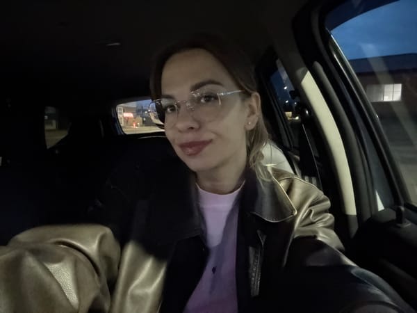 Person in leather jacket photographed inside car in Ust-Ilimsk