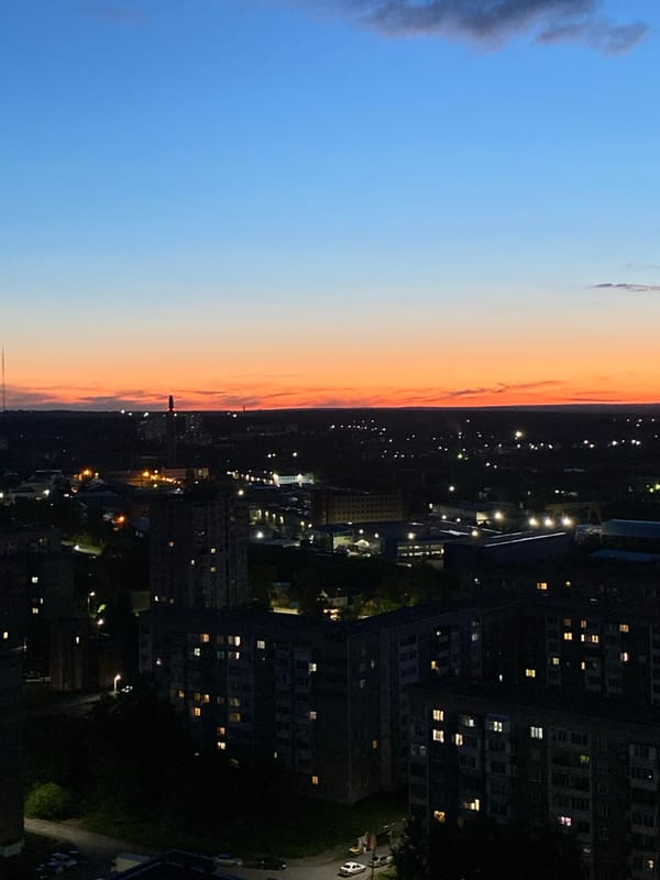 Twilight moments captured in Izhevsk: cityscape and warm portraits