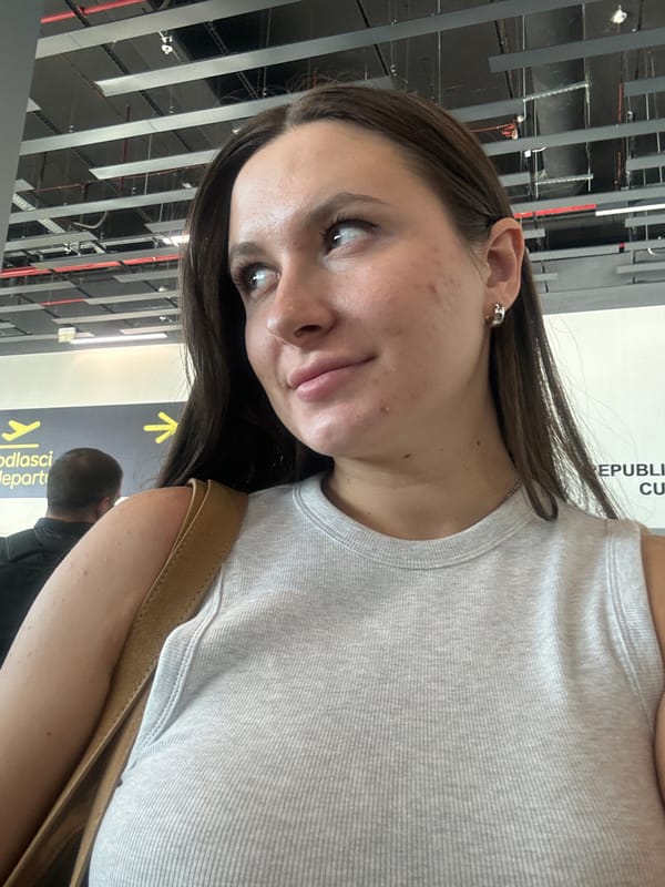 Traveler documents busy afternoon at Belgrade airport