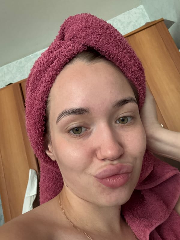 Woman's morning routine documented in Chaikovsky selfie series