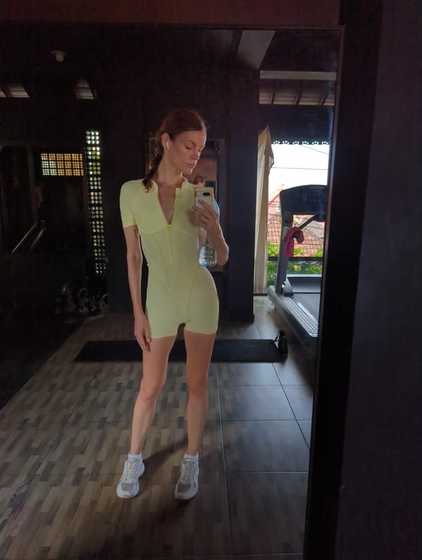 Woman exercises at Mengwi gym, takes selfie during workout