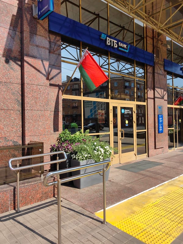 Street-level tour through central Minsk on a clear summer morning