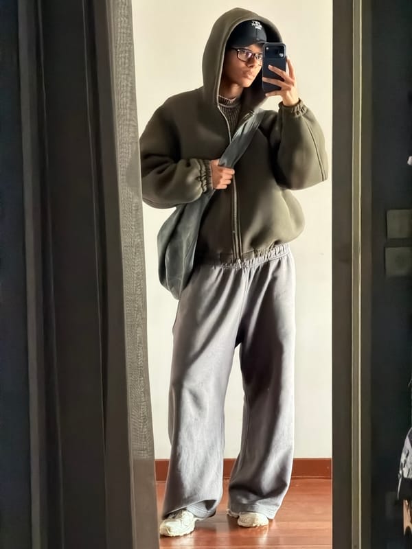 Person in "Don't Believe Fear" cap photographed indoors Champs-sur-Marne