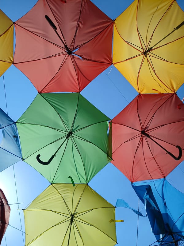 Witness documents Ciudad Guayana street life and landmarks