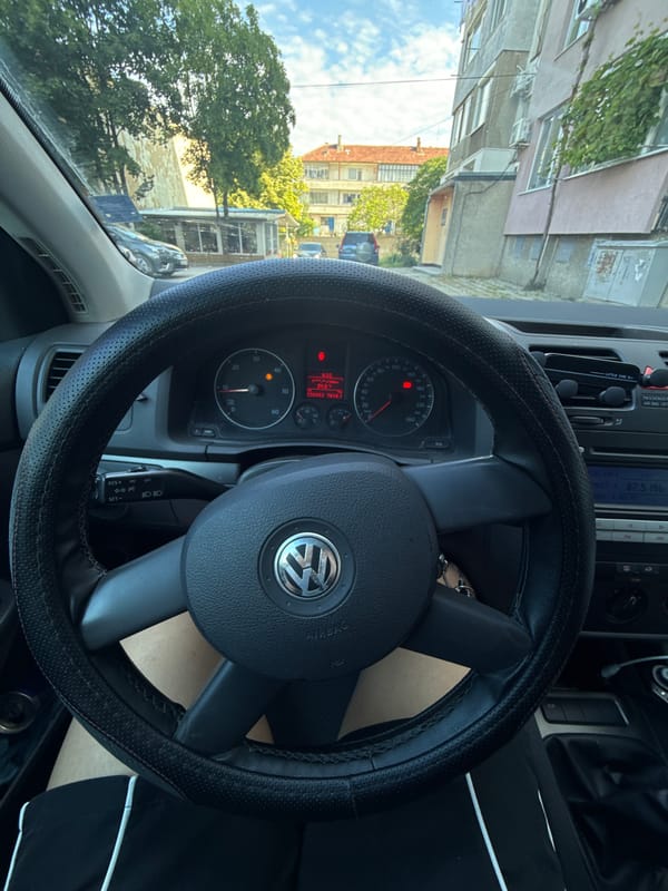 Street-level moments in a quiet Silistra neighborhood