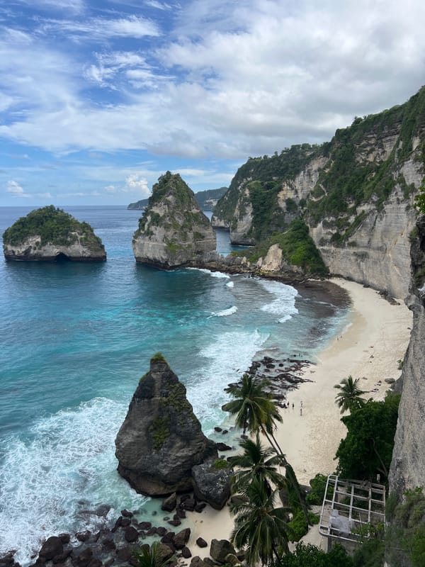 Tourist captures scenic clifftop views in Nusa Penida