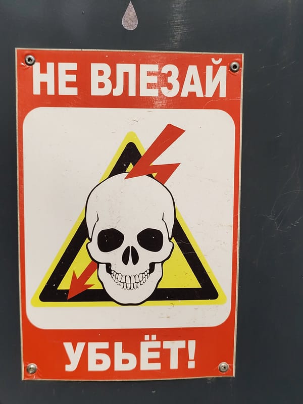 Warning sign with Cyrillic text spotted in Moscow