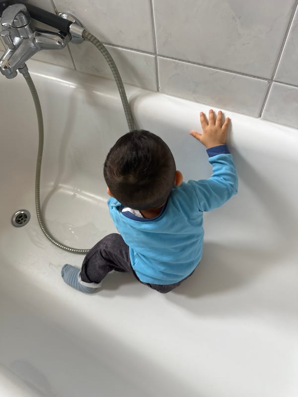 Child bathing in Trier home bathroom