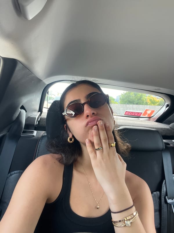 Back seat passenger in Porto wearing sunglasses and jewelry