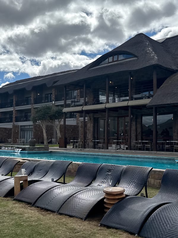 Tourist captures scenes at equestrian resort in South Africa