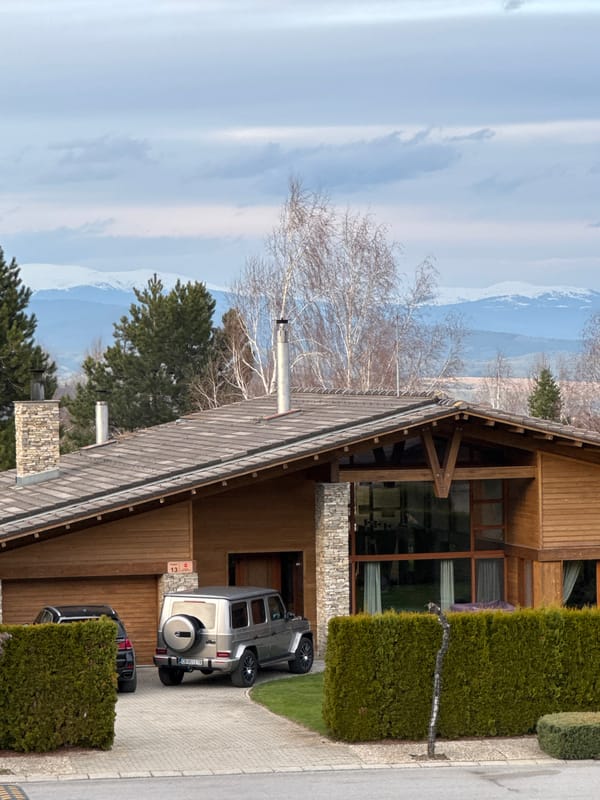 Afternoon scenes documented in Razlog: residential area and golf course