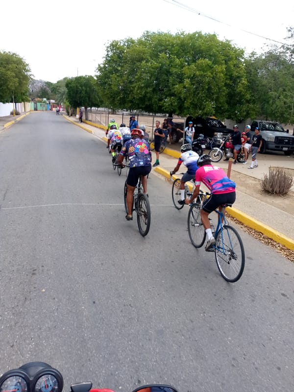 Cycling race draws spectators in Guatacaral, Venezuela