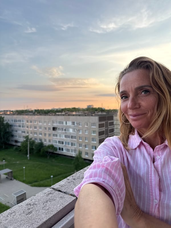 Evening sunset documented across residential Kirishi, Russia