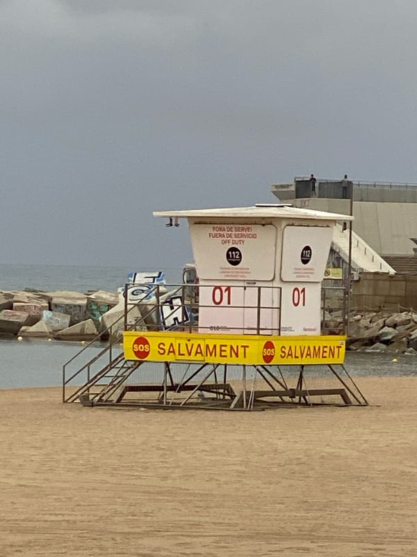 Witness documents Barcelona waterfront scenes over two-hour afternoon period