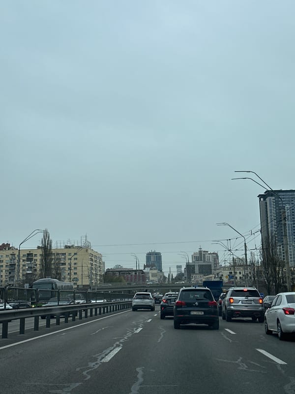 Morning traffic jam hits Paton Bridge in Kyiv