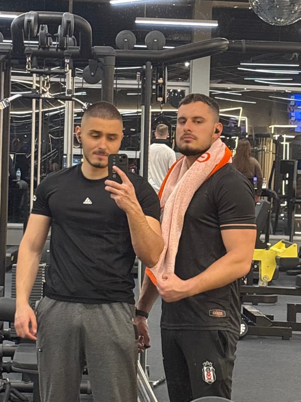 Man takes selfie at Burgas gym