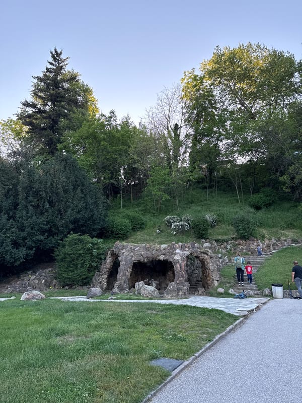 Afternoon park activity documented in Sandanski, Bulgaria