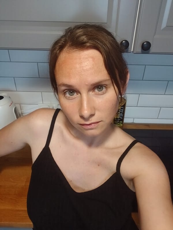 Friday morning at home in Yekaterinburg, roses and selfies