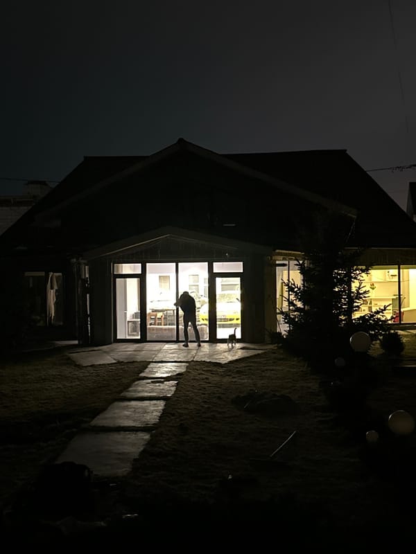 Quiet evening moments captured in Kursk homes and garages