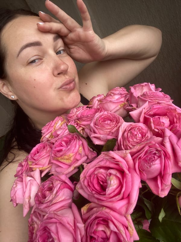Woman photographed with pink roses in early morning Sochi session