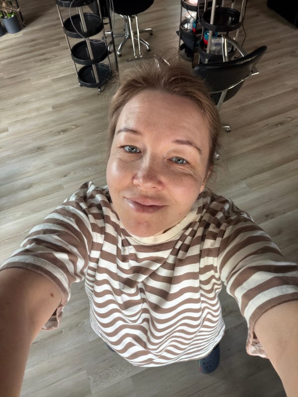 Early morning selfie sessions documented across Russian cities