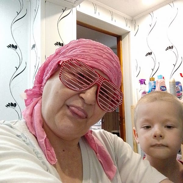 Lazy morning at home in Prokopyevsk — pets, kids, and toys