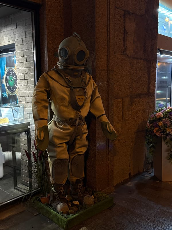 Witness captures diverse Moscow scenes from diving suit to telegraph building